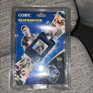 COBY Cliphanger Digital Photo Viewer in Black
